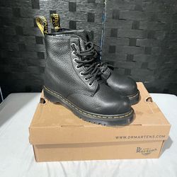 Dr. Martens Boots Men’s 7 or Women’s 8