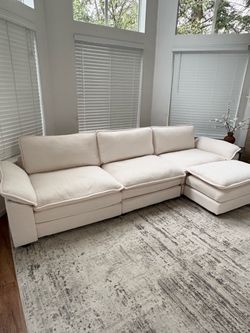 Queen White Chenille Sleigh Bedframe + Sealy Mattress *DELIVERY AVAILABLE* boucle, ivory, off-white