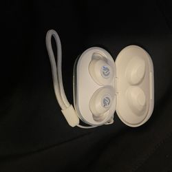  Very Good Brand ,Raycon Earbuds In Perfect Condition Great Sound Asking$35.00  Hablo Español. Trade For Agood Cologne For Man Or Wyze Camera! 