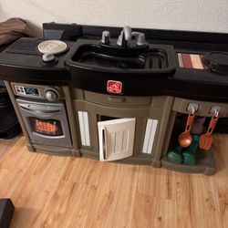 Kitchen Play + Dishes