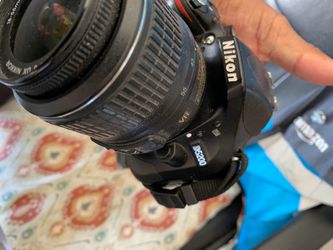 Nikon D5200 24mp includes kit lens battery