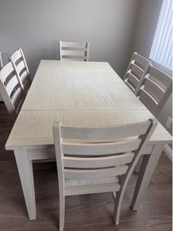 (Like New) Dining Table with 6 Chairs