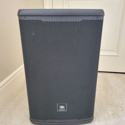 JBL EON 715 Powered Speaker w/ JBL Cover