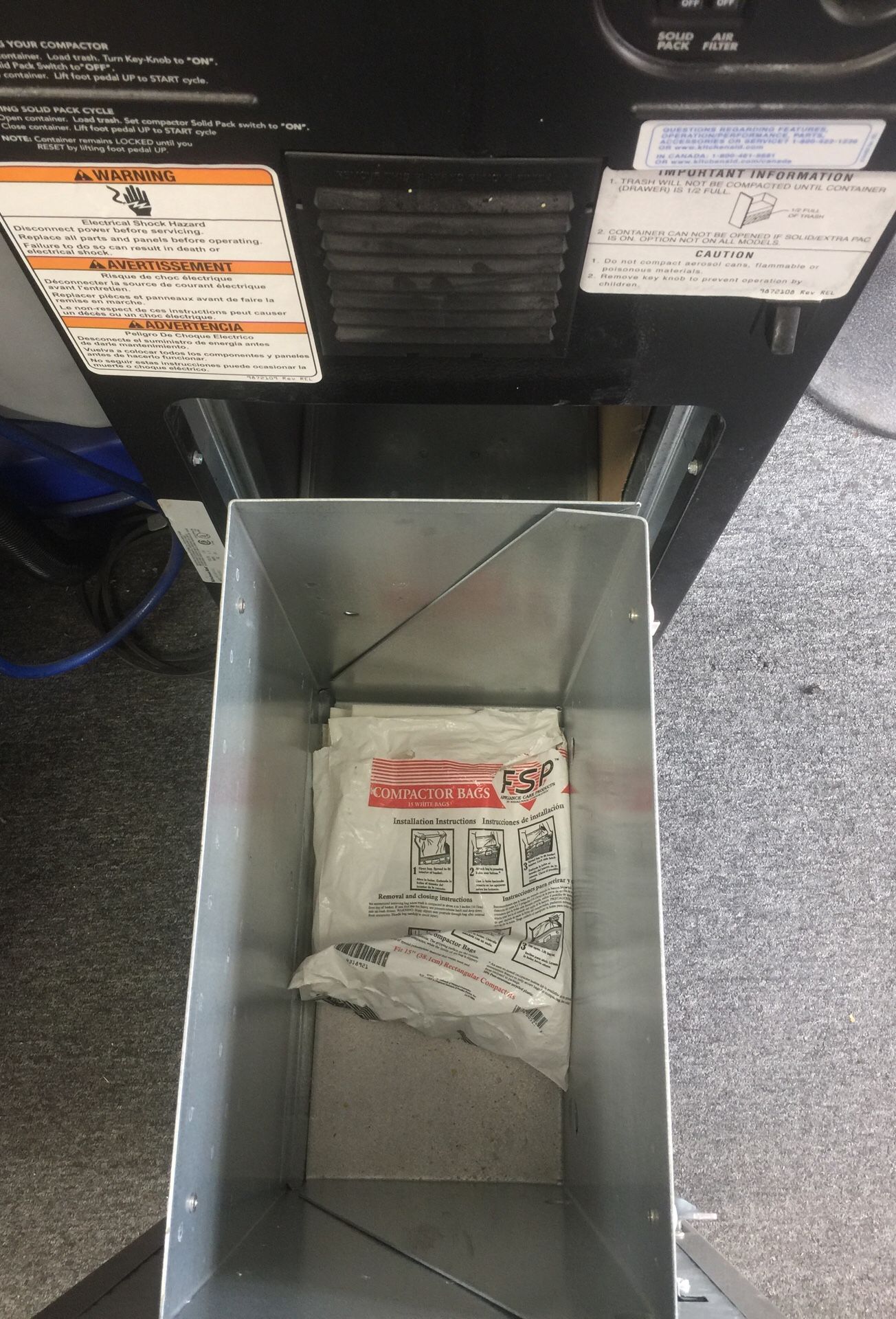 Kitchen aid compactor