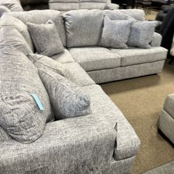 Absolutely Beautiful Cozy Nice Couch!