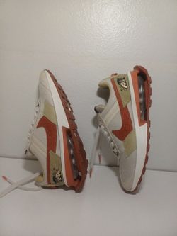 NIKE AIR MAX SUN CLUB