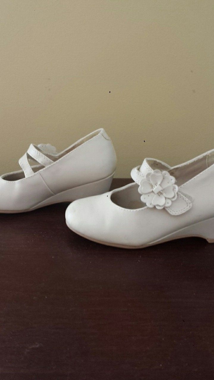 Girls size 12 high heel dress shoes