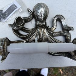 OCTOPUS TOILET PAPER HOLDER