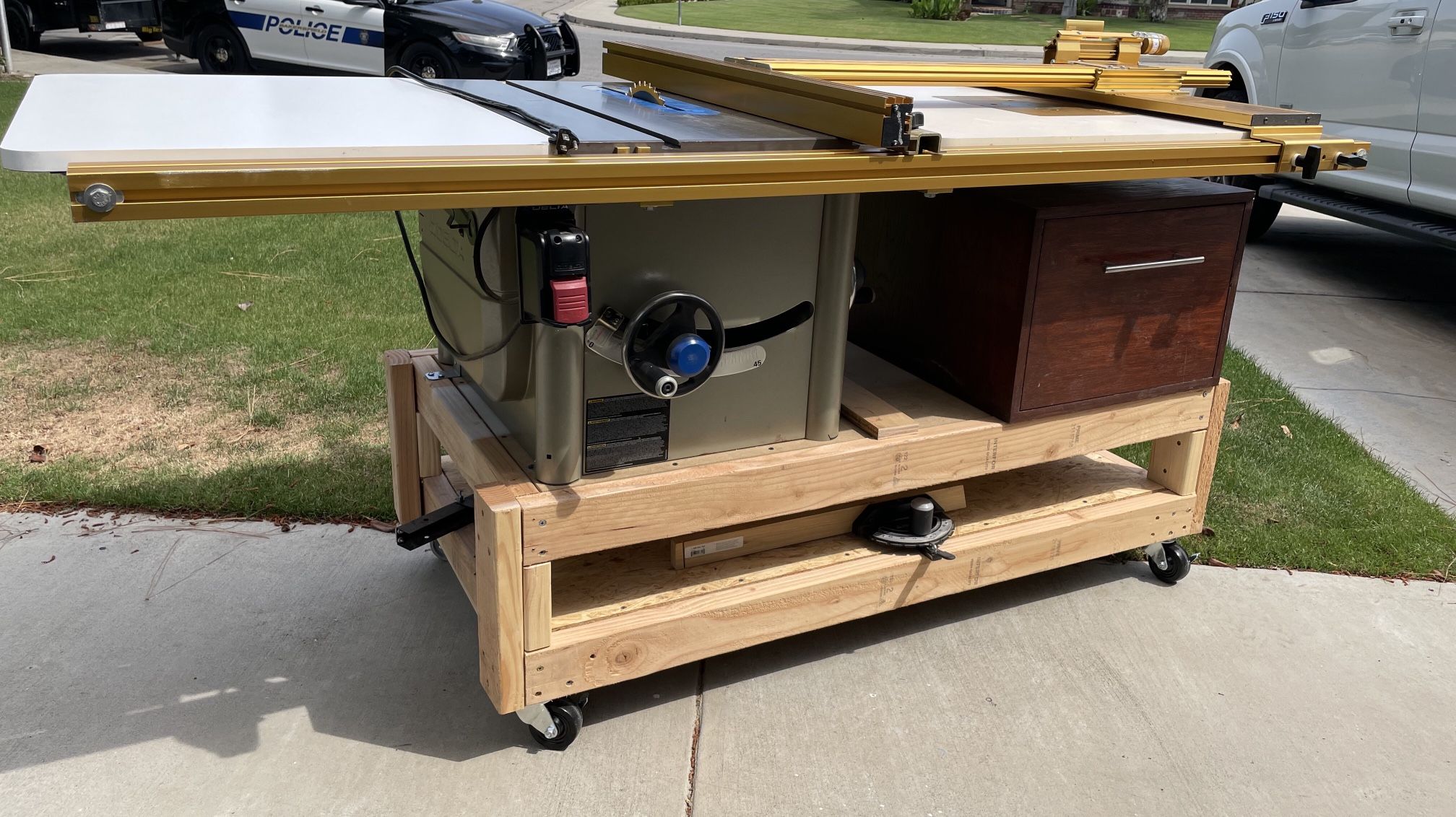 10” Delta table saw with Incra professional Fence System all in good condition.