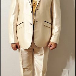 Ramzotti European Style Mens Suit Light Cream Color + Tie & White  Leather Belt