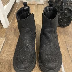 Girls Boots Size 2 Great Condition