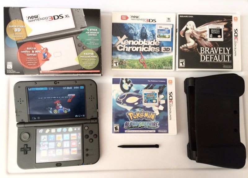 Nintendo New 3DS XL New Black w/ 3 Games & Grip Case