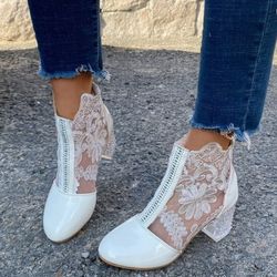 Women’s Kitten Heel Boot