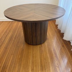 Round Dining Table 