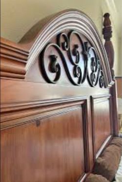Wood queen size bed