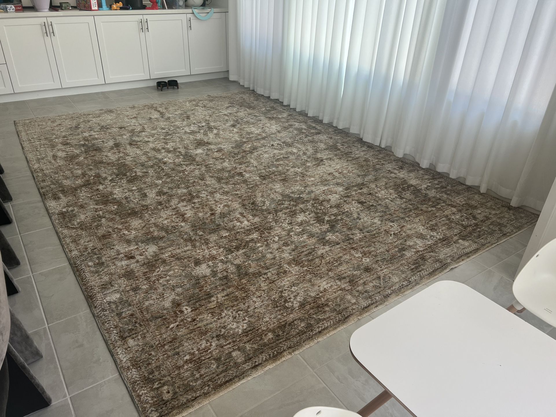 Brand New Magnolia Homes Non-Shedding Area Rug