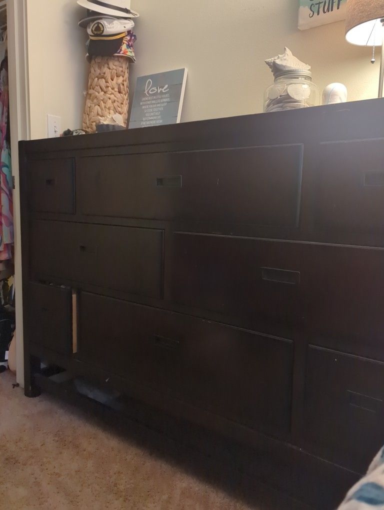 Dresser