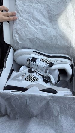 Air Jordan 4 Retro Military Black Size 8