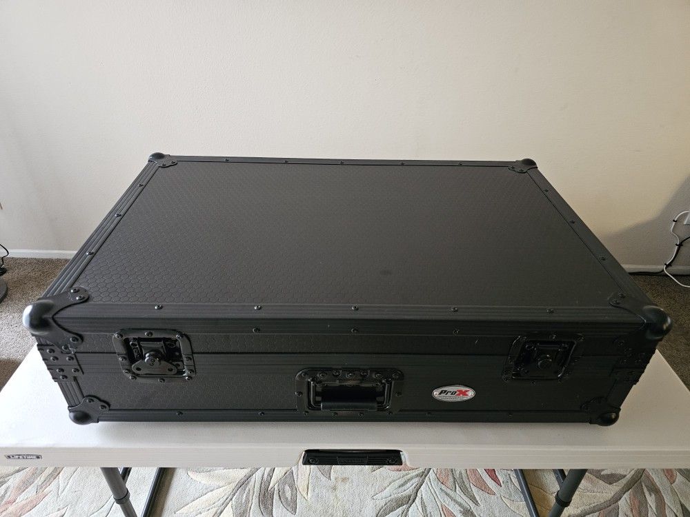 RANE Four Flight Case with wheels (Black Finish)