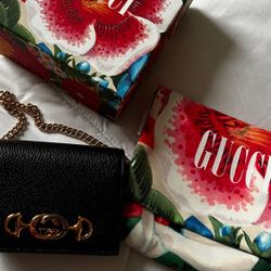 Brand New Gucci Bifold Wallet On Chain