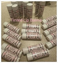 Beeswax moisturizing lip balms