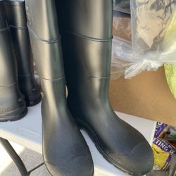 Ladies Water Boots Size  7/8 