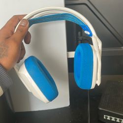 PS5 Conteoller and G353 Headset 