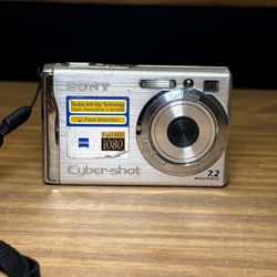 Sony Cybershot DSC-W80 7.2MP Digital Point-And-Shoot Camera Only