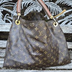 Authentic Louis Vuitton Artsy MM Monogram Bag