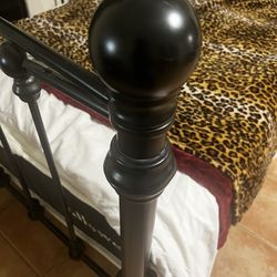 Day Bed With twin  Mattress 