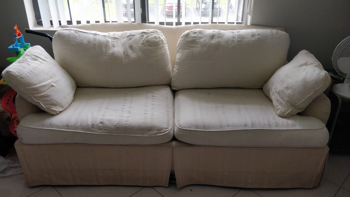 Sofa in good condition, washable cushion