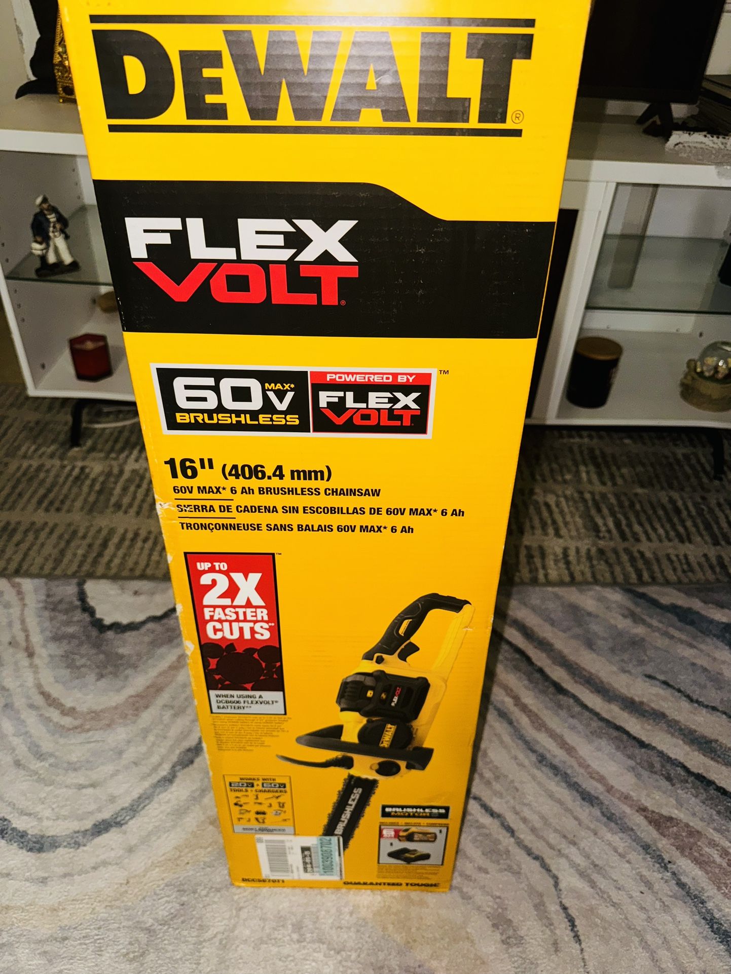 Dewalt Chainsaw FLEX VOLT 60V MAX 16in. Brushless Cordless battery and charger.     