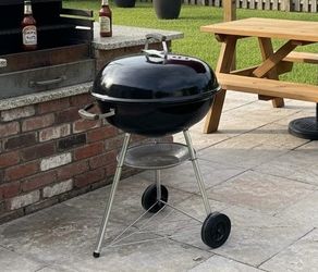 Weber Jumbo Joe Premium 22-Inch Charcoal Grill! Excellent condition! Retails $99+
