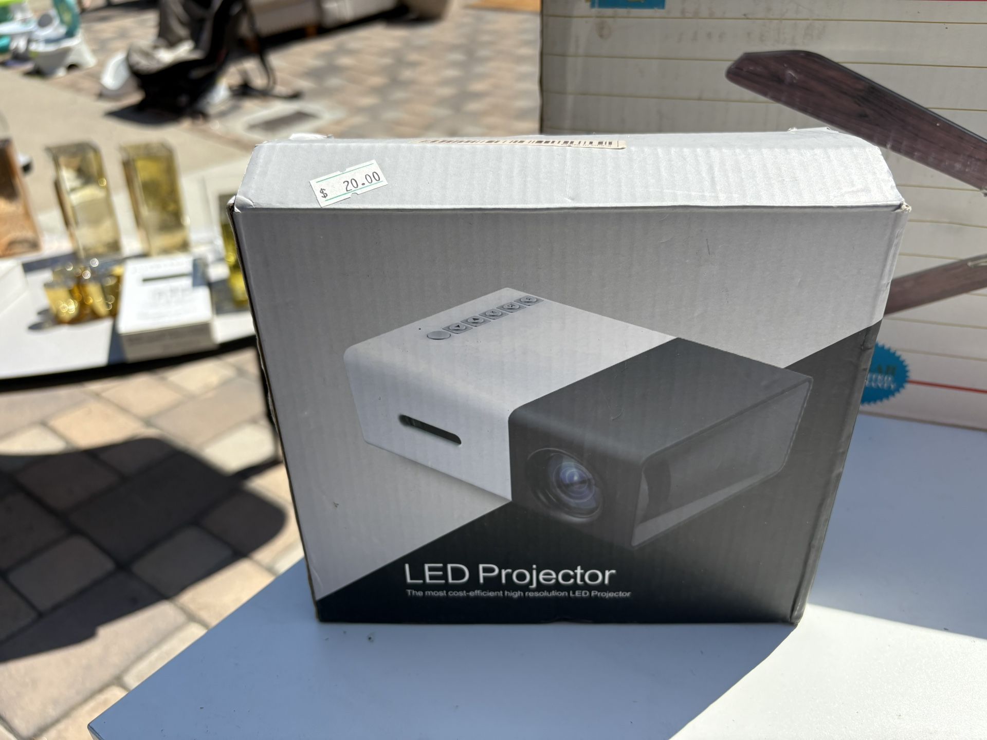 Mini portable lead projector
