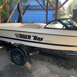 2000 Tiger Trax Ski Boat 
