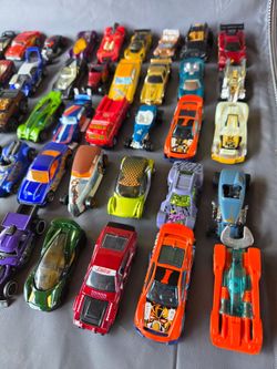 48 hot wheels and carrying case included