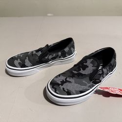 New Vans youth shoe size 12.5/ zapatos de niño