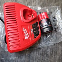 MILWAUKEE M12 CHARGER AND BATTERIE 2.0AH NEW 