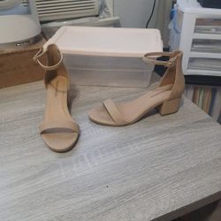 Tan Heels Size 81/2