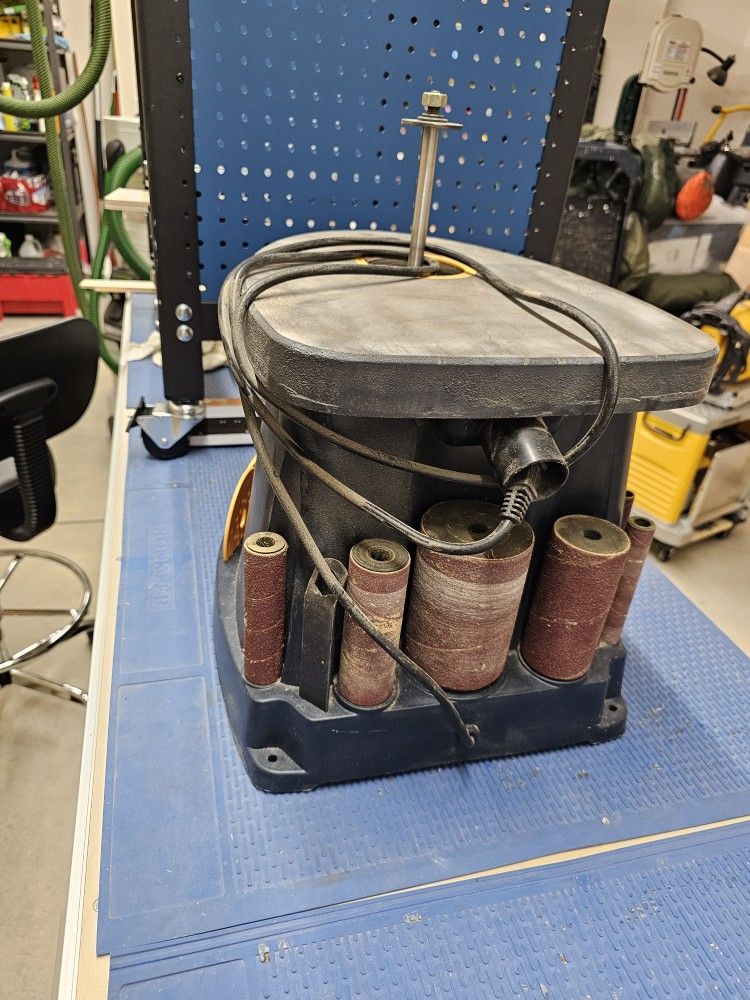 Oscillating Spindle Sander