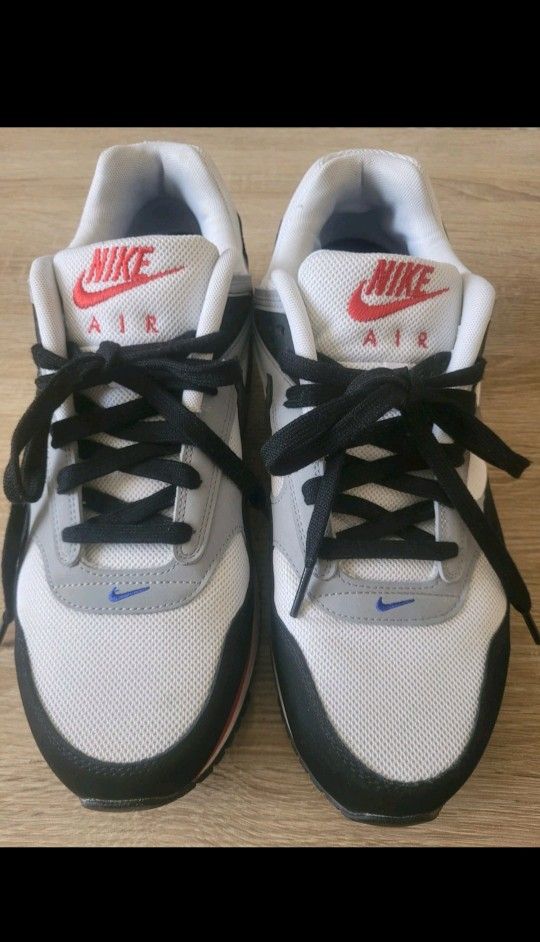 Nike Air Max DN Size 13 Black/White/
Cool Grey/Red