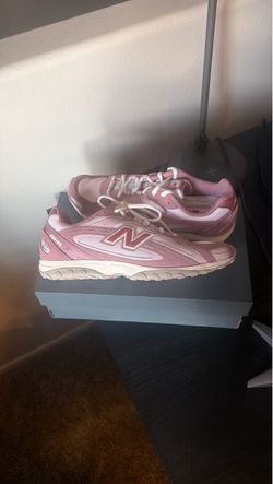 New Balance 204L - Women Size 7.5