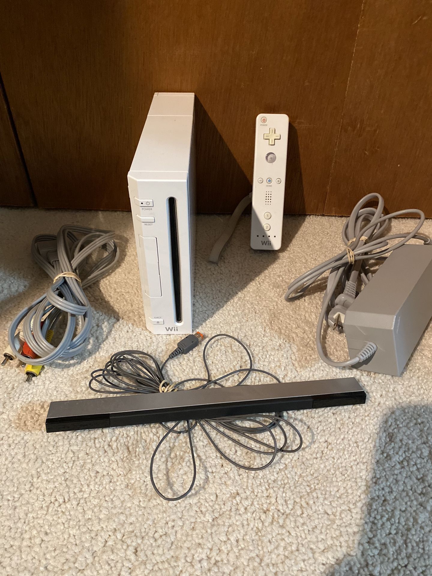 NINTENDO WII COLLECTION W/SYSTEM
