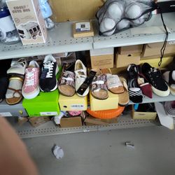 Woman's Shoes Different Size 