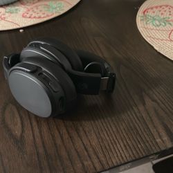 Skull Candy Headphones/ Type c Charger 