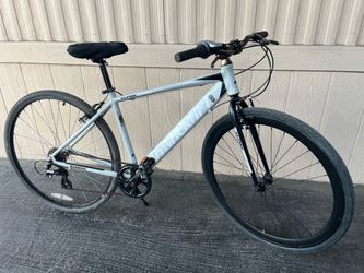 nice bike everything works good tires size 28 single speed