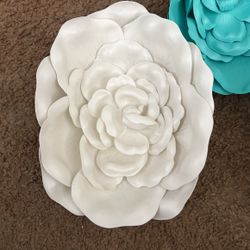 3 Flowers, 2 White And 1 Turquoise 