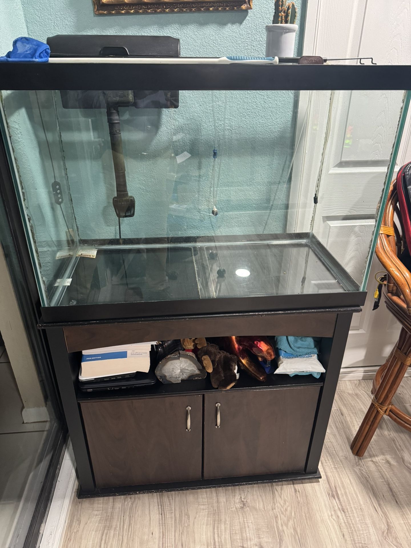 46” FISH TANK WITH STAND FOR SALE !!! VERY NICE