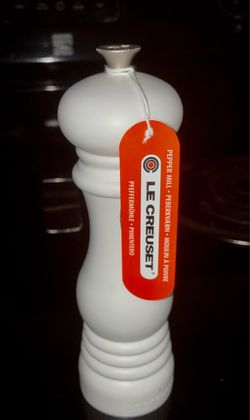 Le Crueset Salt Mill White With Tag $15 Firm