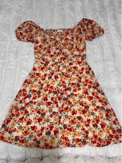 Vestido floral en tonos crema y terracota